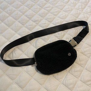 Lululemon Black Everywhere Fleece Belt Bag - NWOT